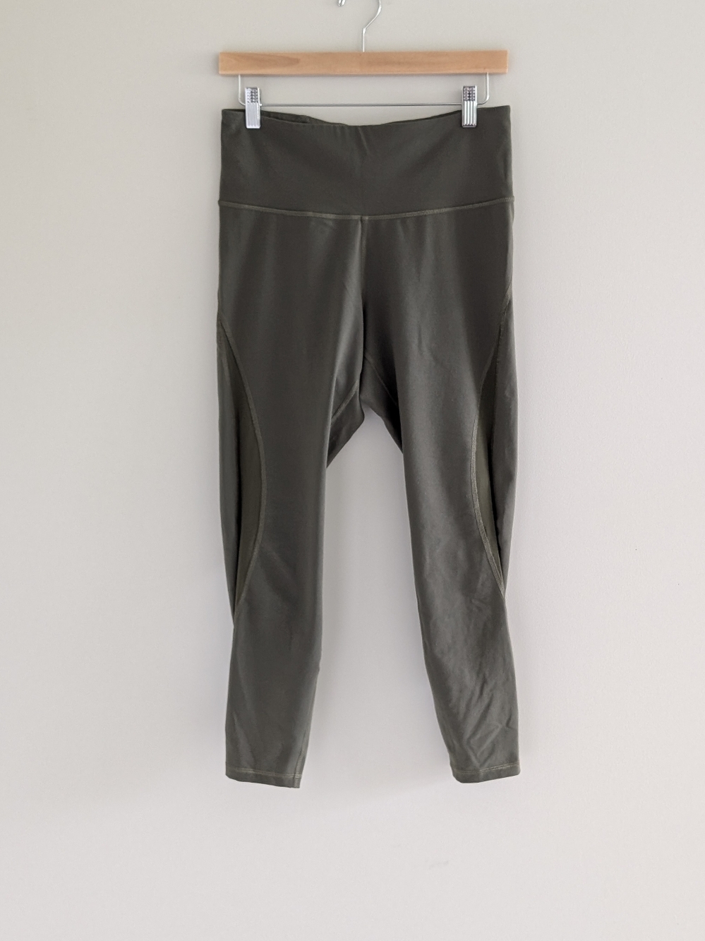 Old Navy Active Olive Green Elevate Go-Dry Leggings